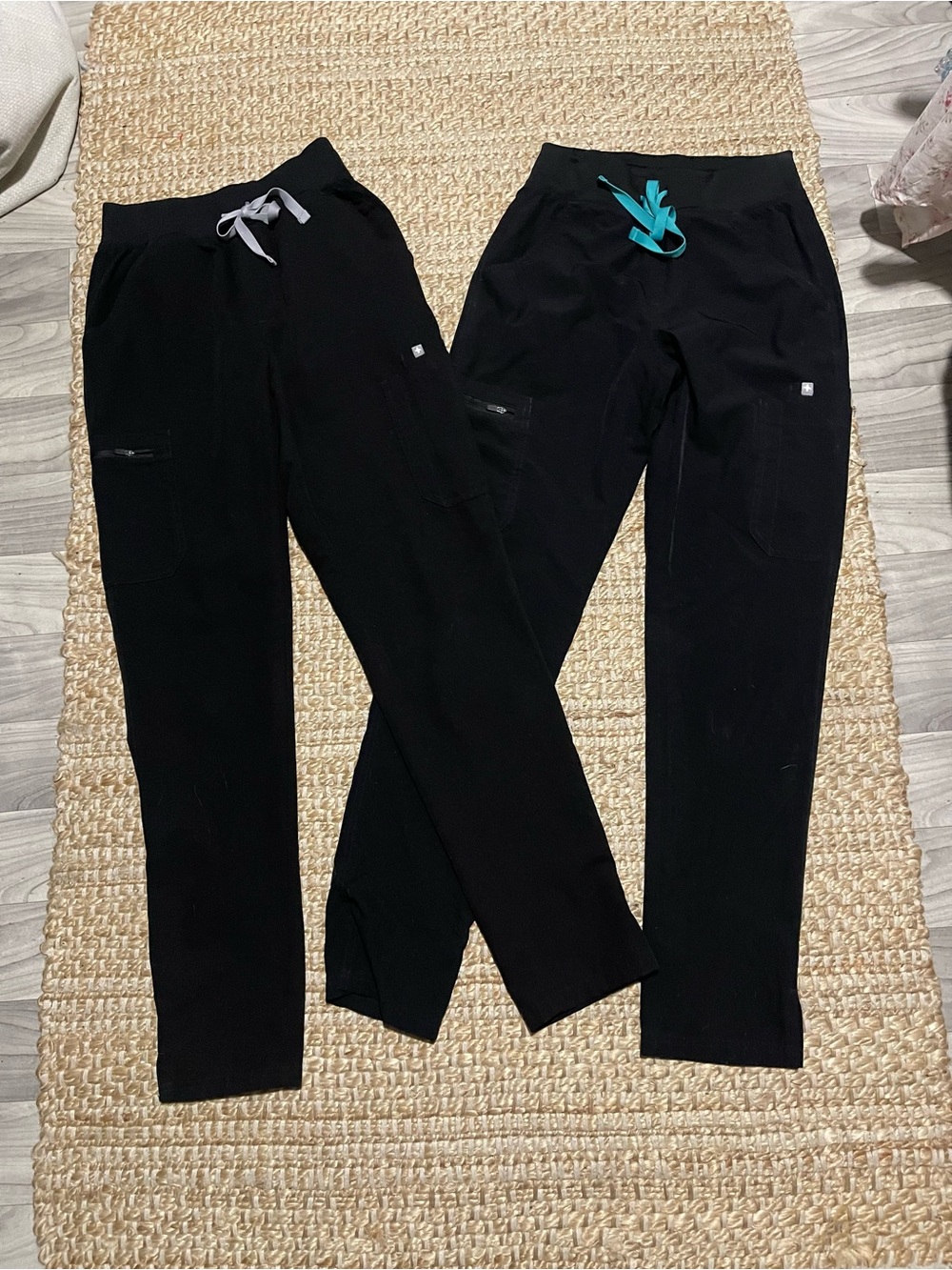 FIGS Scrub Pants – XS/Tall – 2 Pairs – Black